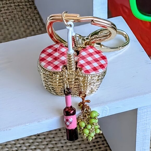 NWT Betsey Johnson Picnic Basket Wine Grapes Bag Charm 🍇🍷 - Picture 6 of 10